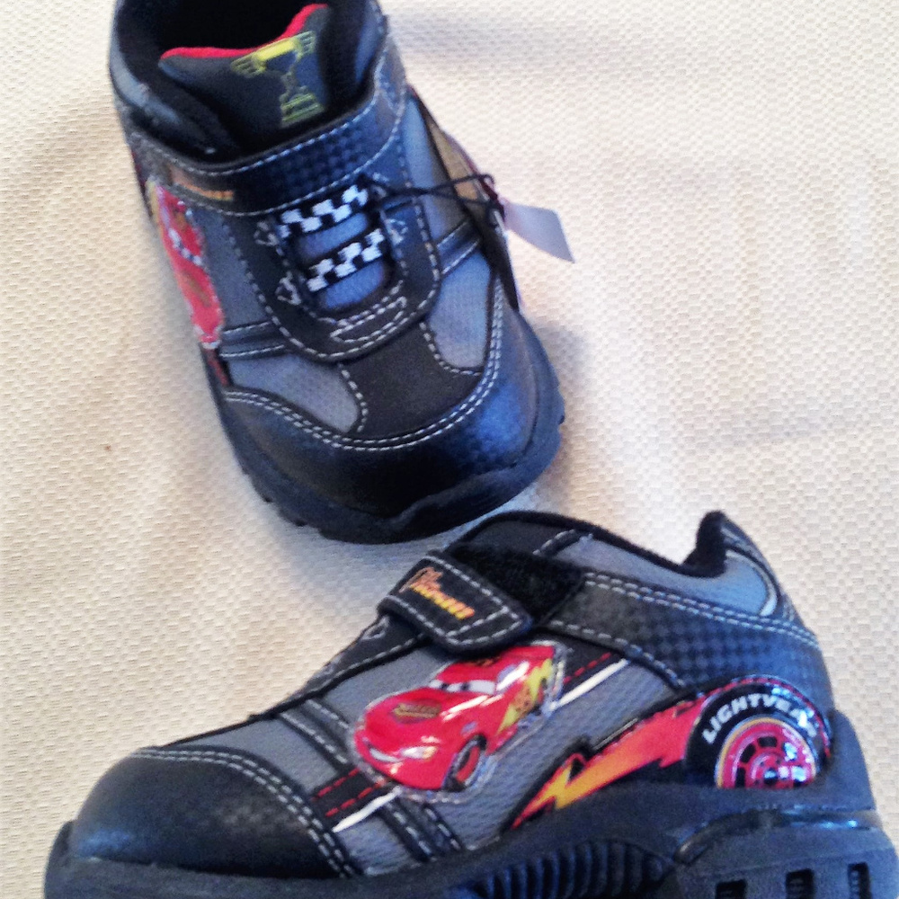 Shoes athletic Disney Cars toddler boys new size 10M shoes lights